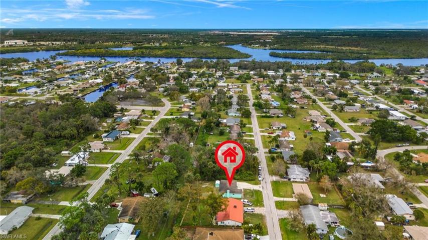 Close proximity to river and public boat ramp