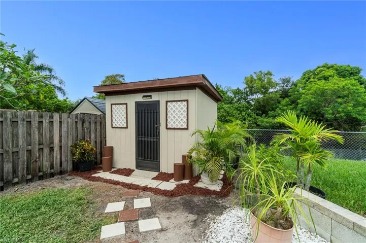 5017  28th SW AVE, Naples, FL 34116