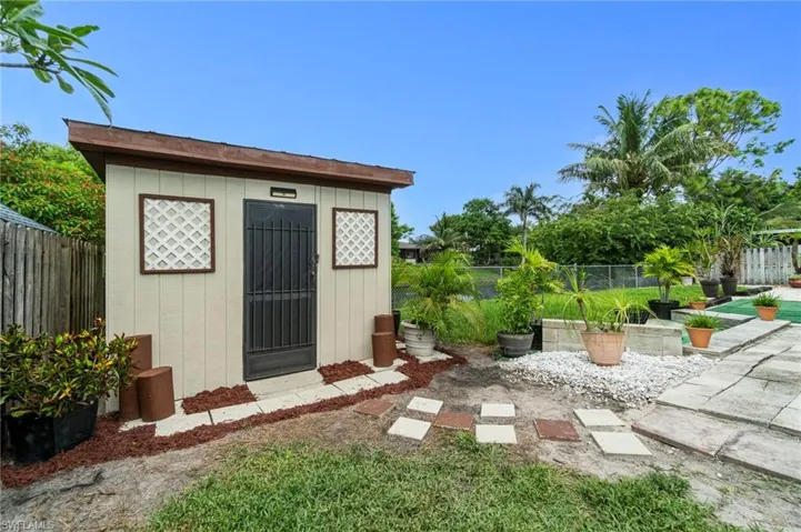 5017  28th SW AVE, Naples, FL 34116