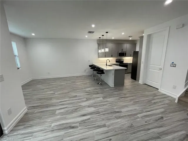 7630  Rockefeller  DR, Naples, FL 34119