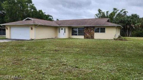 1898  Indian Creek  DR, North Fort Myers, FL 33917
