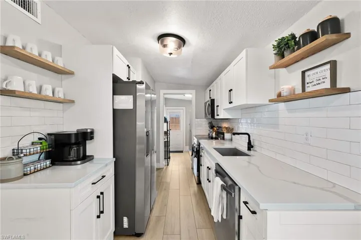 2160 Holiday Ln, Naples, Florida 34104