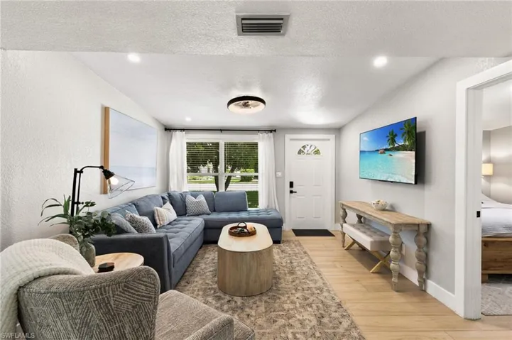 2160 Holiday Ln, Naples, Florida 34104