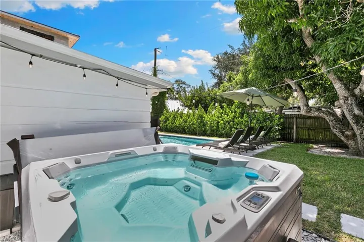 2160 Holiday Ln, Naples, Florida 34104