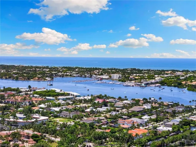 2160 Holiday Ln, Naples, Florida 34104