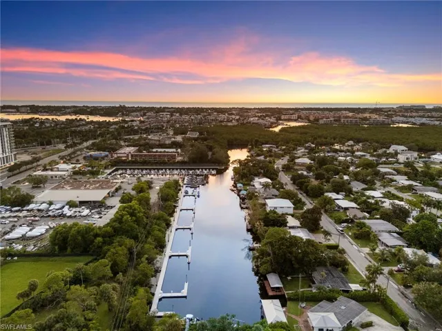 2160 Holiday Ln, Naples, Florida 34104