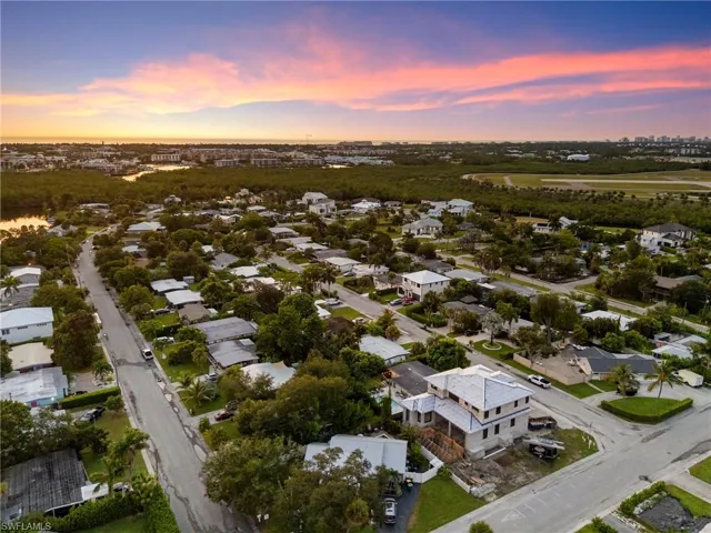 2160 Holiday Ln, Naples, Florida 34104