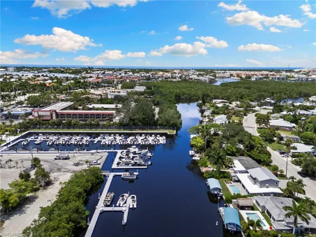 2160 Holiday Ln, Naples, Florida 34104