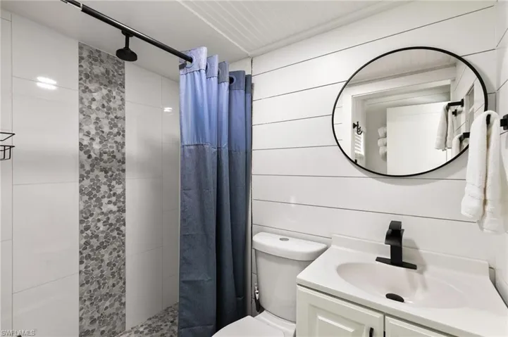 2160 Holiday Ln, Naples, Florida 34104