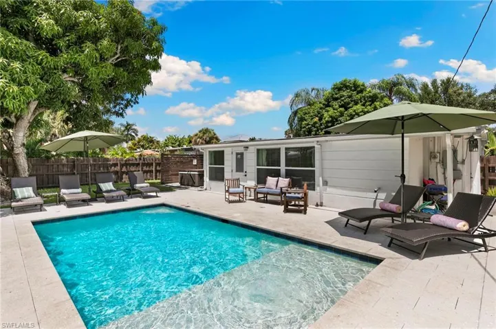 2160 Holiday Ln, Naples, Florida 34104