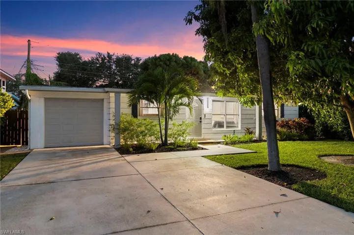 2160 Holiday Ln, Naples, Florida 34104