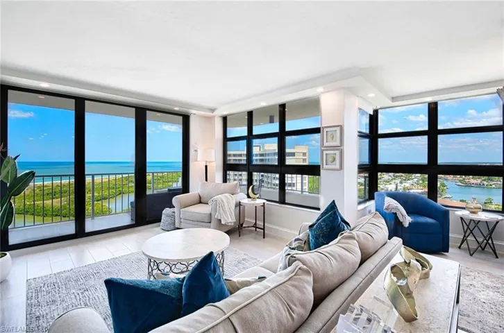 Wrap around lanai