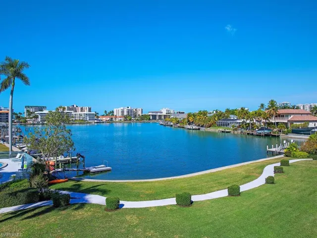 383  Harbour  DR, Naples, FL 34103