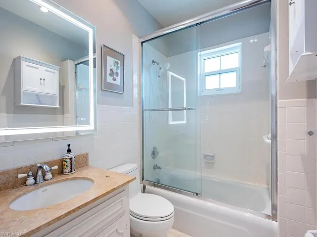 383  Harbour  DR, Naples, FL 34103
