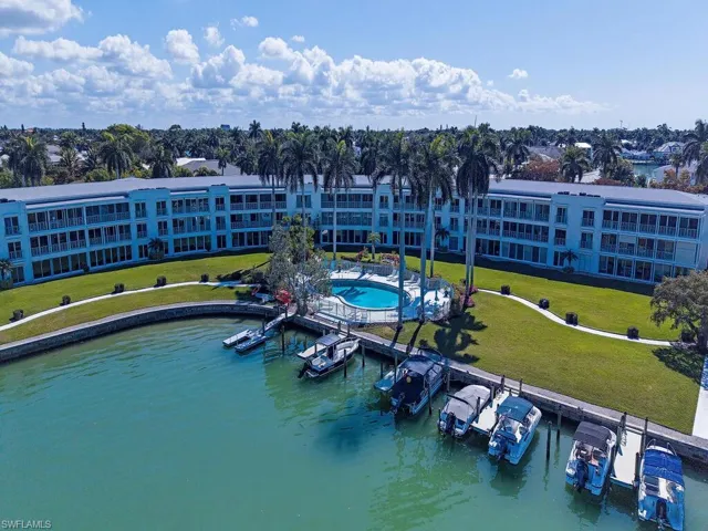 383  Harbour  DR, Naples, FL 34103