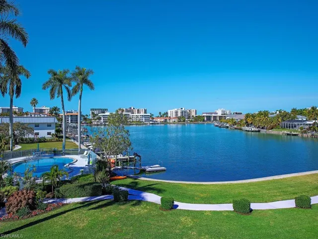 383  Harbour  DR, Naples, FL 34103