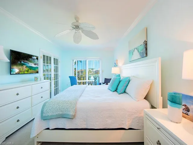 383  Harbour  DR, Naples, FL 34103