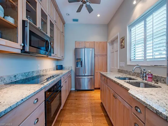 383  Harbour  DR, Naples, FL 34103