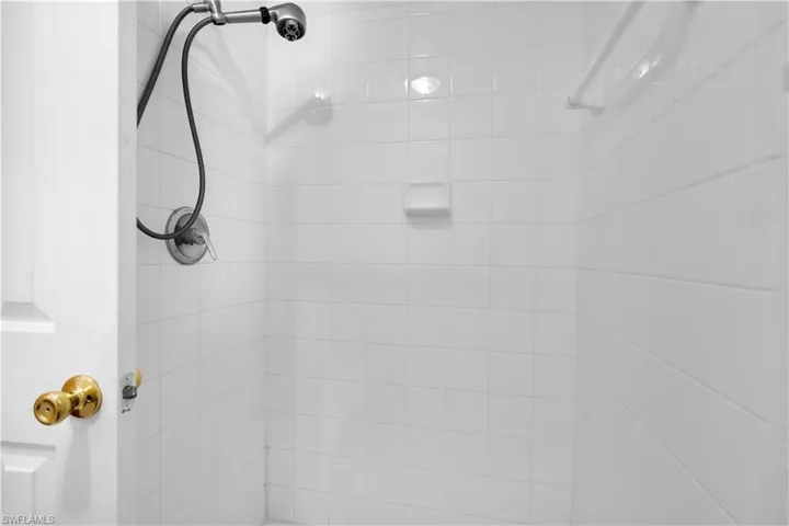 4611 Bayshore Dr O5, Naples, Florida 34112