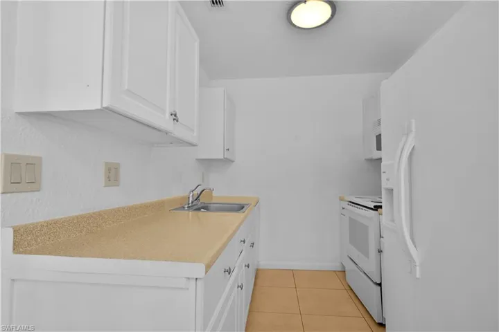 4611 Bayshore Dr O5, Naples, Florida 34112