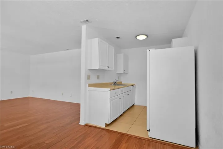 4611 Bayshore Dr O5, Naples, Florida 34112