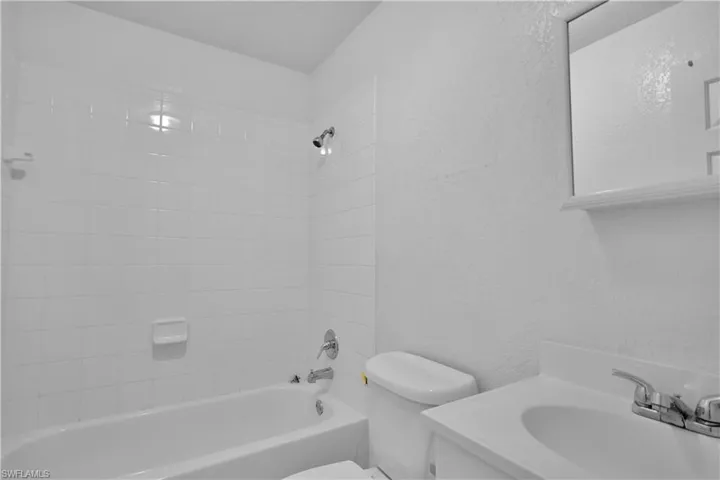 4611 Bayshore Dr O5, Naples, Florida 34112