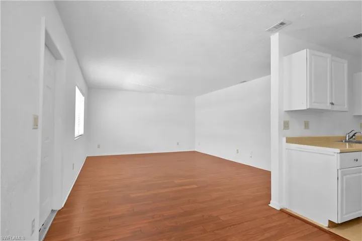 4611 Bayshore Dr O5, Naples, Florida 34112