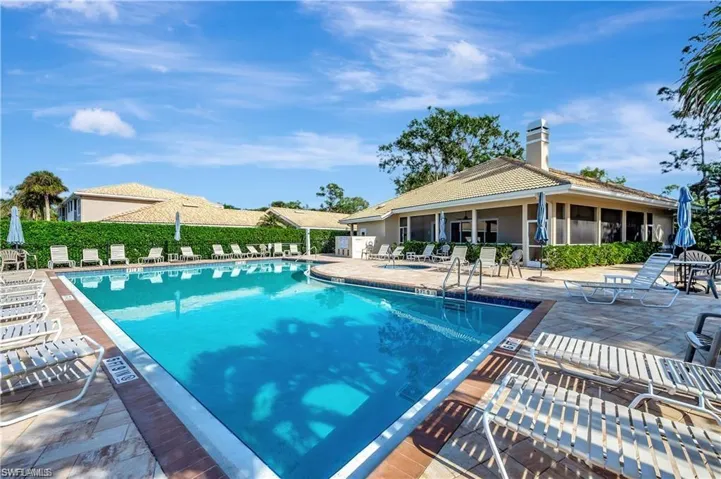 290 Emerald Bay Cir L5, Naples, Florida 34110
