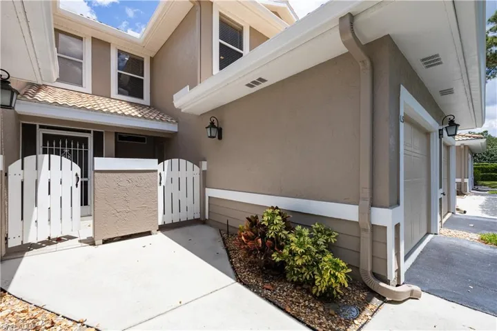 290 Emerald Bay Cir L5, Naples, Florida 34110