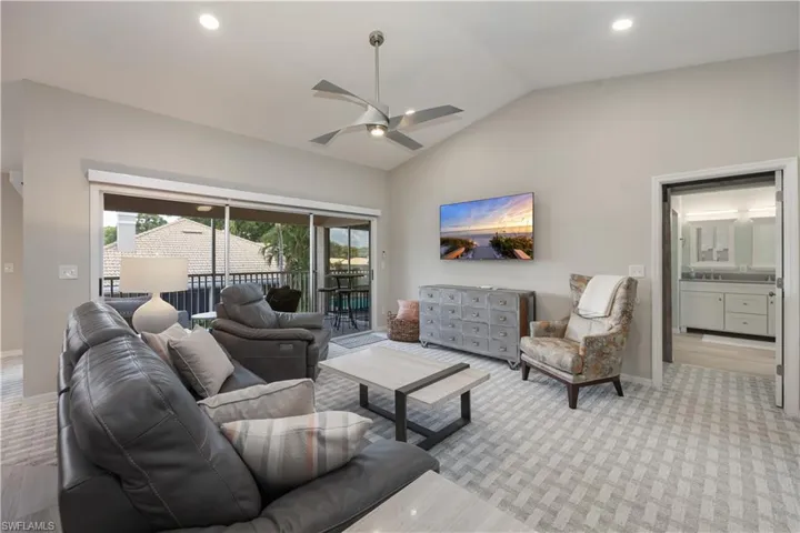 290 Emerald Bay Cir L5, Naples, Florida 34110
