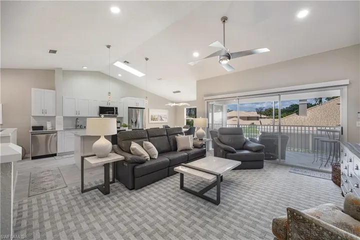 290 Emerald Bay Cir L5, Naples, Florida 34110