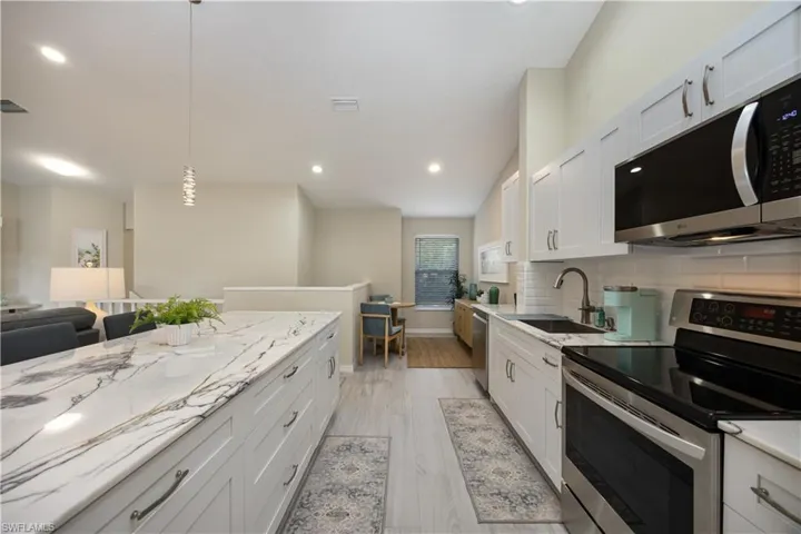 290 Emerald Bay Cir L5, Naples, Florida 34110