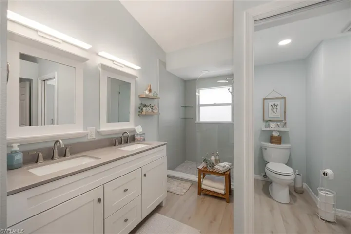 290 Emerald Bay Cir L5, Naples, Florida 34110