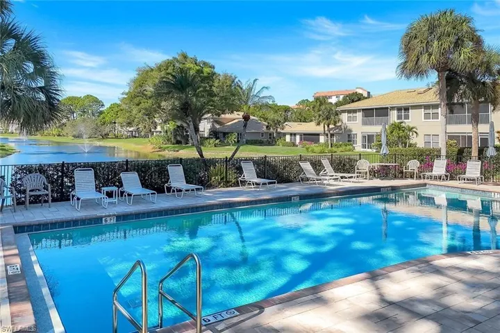 290 Emerald Bay Cir L5, Naples, Florida 34110