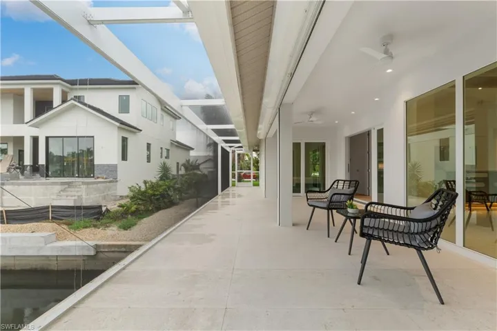 Screened lanai area with plenty of seating space, and retractable electric storm screens.