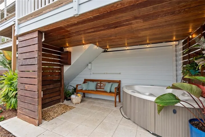 Outdoor Shower & Spa
