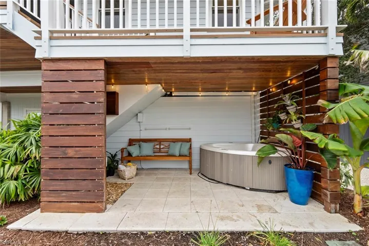 Outdoor Shower & Spa