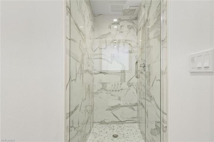 Upstairs En-suite