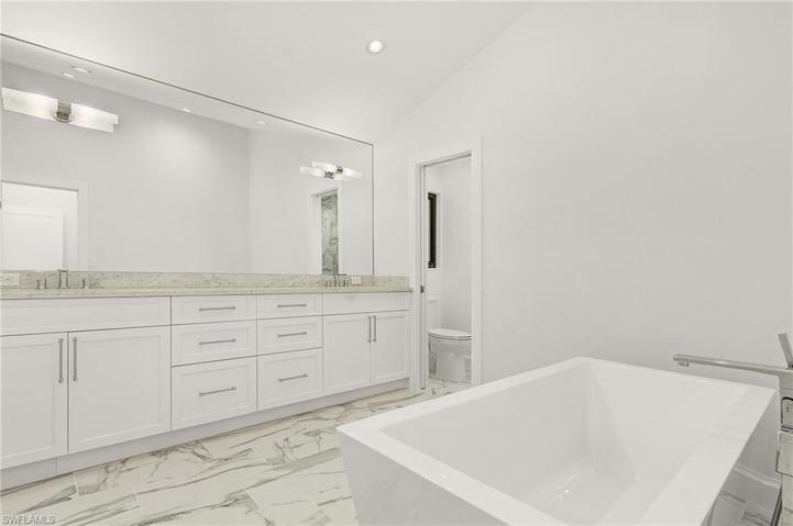 Upstairs En-suite