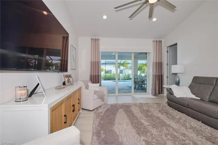 2827 NW 42nd  PL, Cape Coral, FL 33993