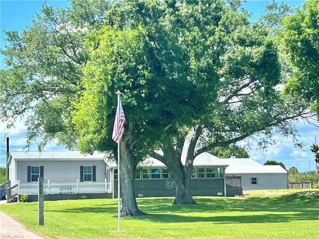 1346 E Park  AVE, Moore Haven, FL 33471