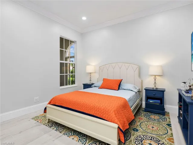 5902 Bermuda Ln, Naples, Florida 34119