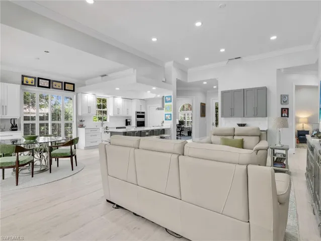 5902 Bermuda Ln, Naples, Florida 34119