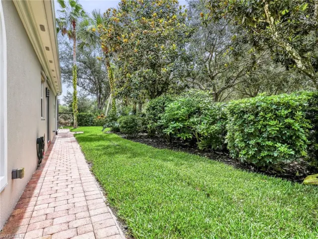 5902 Bermuda Ln, Naples, Florida 34119