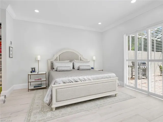 5902 Bermuda Ln, Naples, Florida 34119