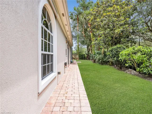 5902 Bermuda Ln, Naples, Florida 34119