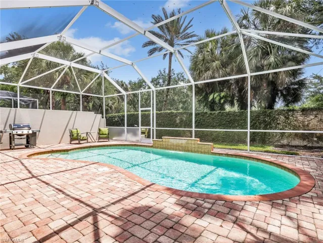 5902 Bermuda Ln, Naples, Florida 34119