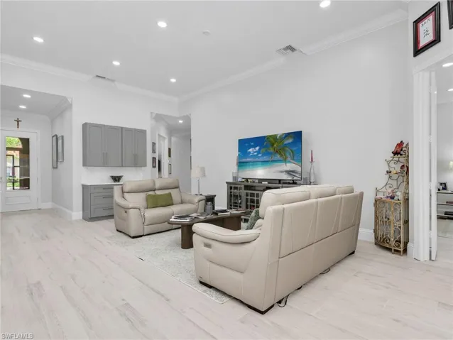 5902 Bermuda Ln, Naples, Florida 34119