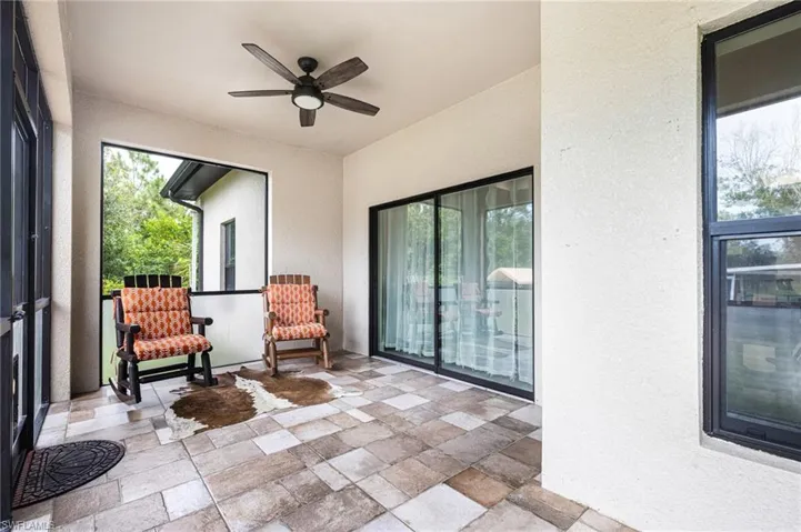 Sitting room with ceiling fan