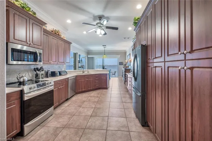 KITCHEN FACING DINING ROOM & SLIDERS TO LANAI